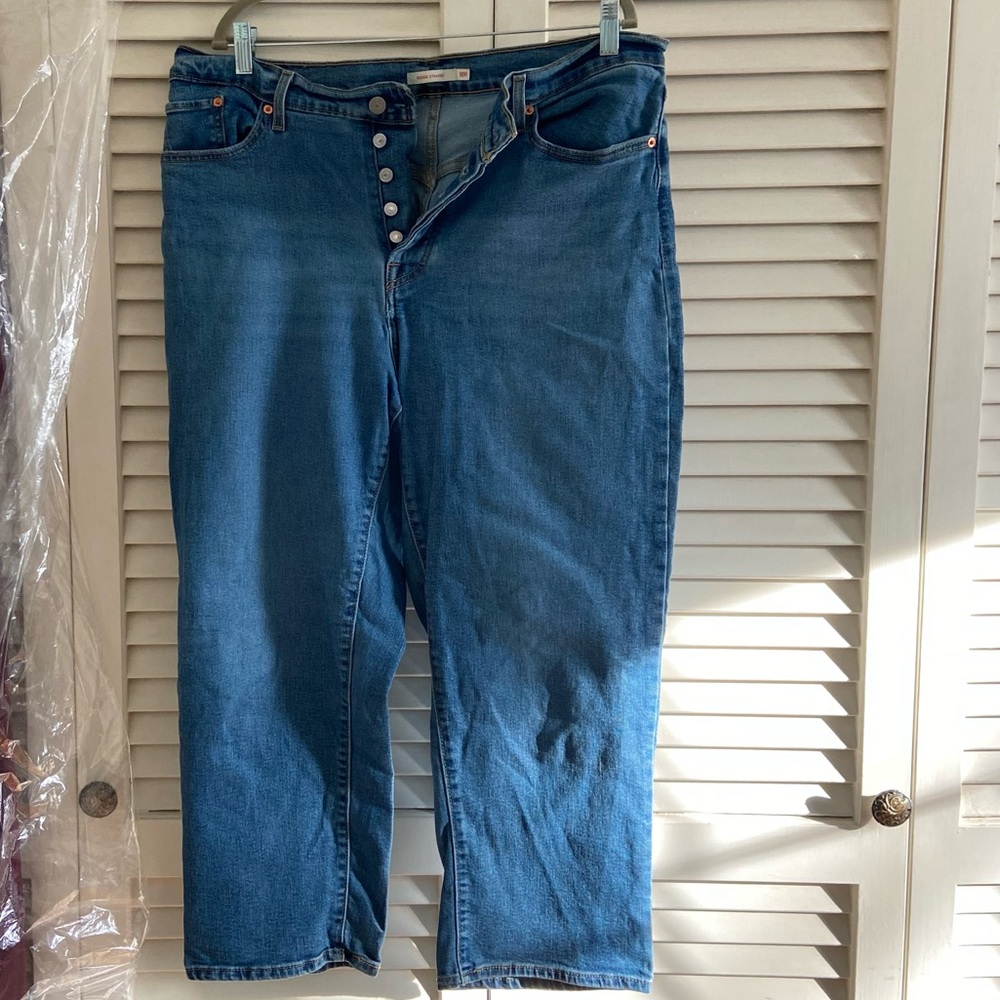 Levi Wedgie Jean in size 18